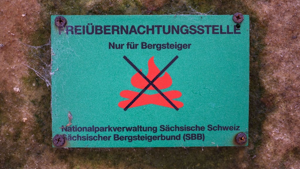 Die Regeln zum Übernachten im Freien in der Sächsischen Schweiz werden dauerhaft verlängert. (Archivbild)