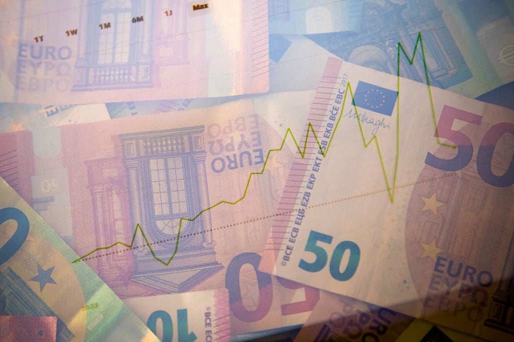 Wer im Ausland investiert, zahlt oft doppelt Steuern: Schließlich müssen Kapitalerträge dann in zwei Ländern versteuert werden.