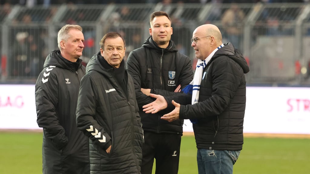 Der 1. FC Magdeburg (v.l.: Petrik Sander, Otmar Schork, Pascal Ibold, Dr. Jörg Biastoch) steht vor einer schwierigen Reise zum 1. FC Kaiserslautern.