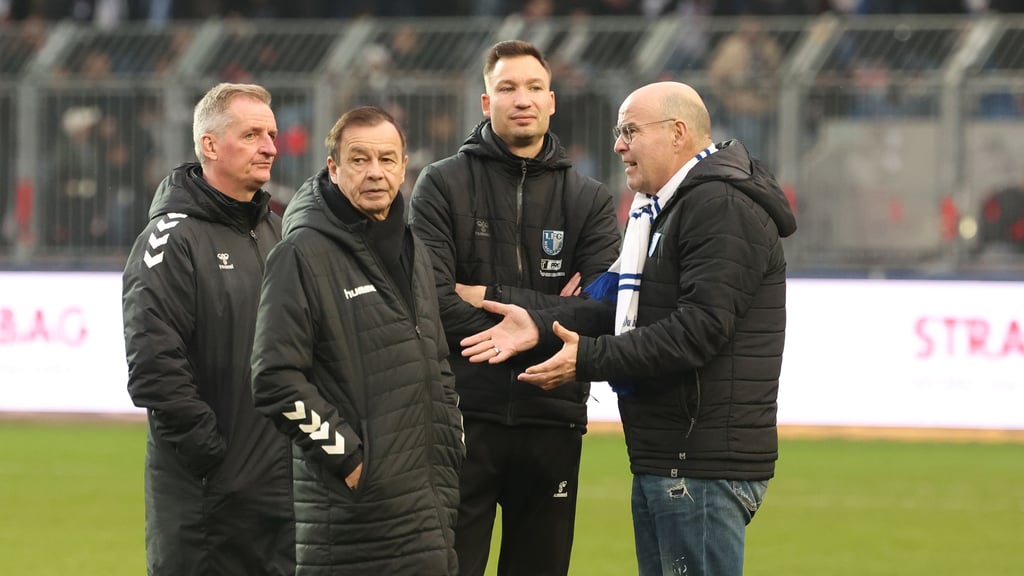 Der 1. FC Magdeburg (v.l.: Petrik Sander, Otmar Schork, Pascal Ibold, Dr. Jörg Biastoch) steht vor einer schwierigen Reise zum 1. FC Kaiserslautern.