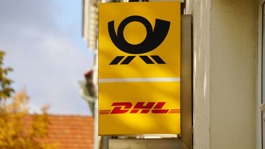 In Magdeburg schließt 2026 eine Postfiliale. Ein Sprecher verrät, wie es mit der Versorgung rund um Briefe und Pakete im Stadtteil weitergeht. 