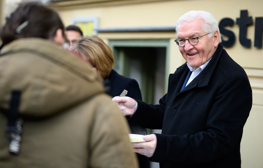 Steinmeier servierte Kartoffelsuppe mit Würstchen.