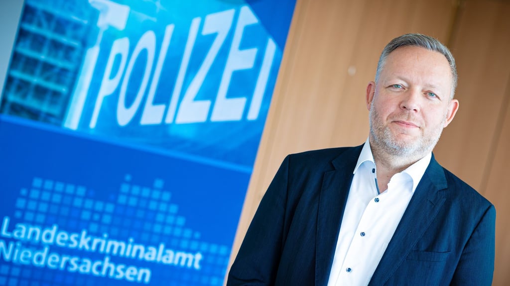 Niedersachsens LKA-Chef Thorsten Massinger will junge Menschen besser vor Gefahren im Netz schützen. (Archivbild)