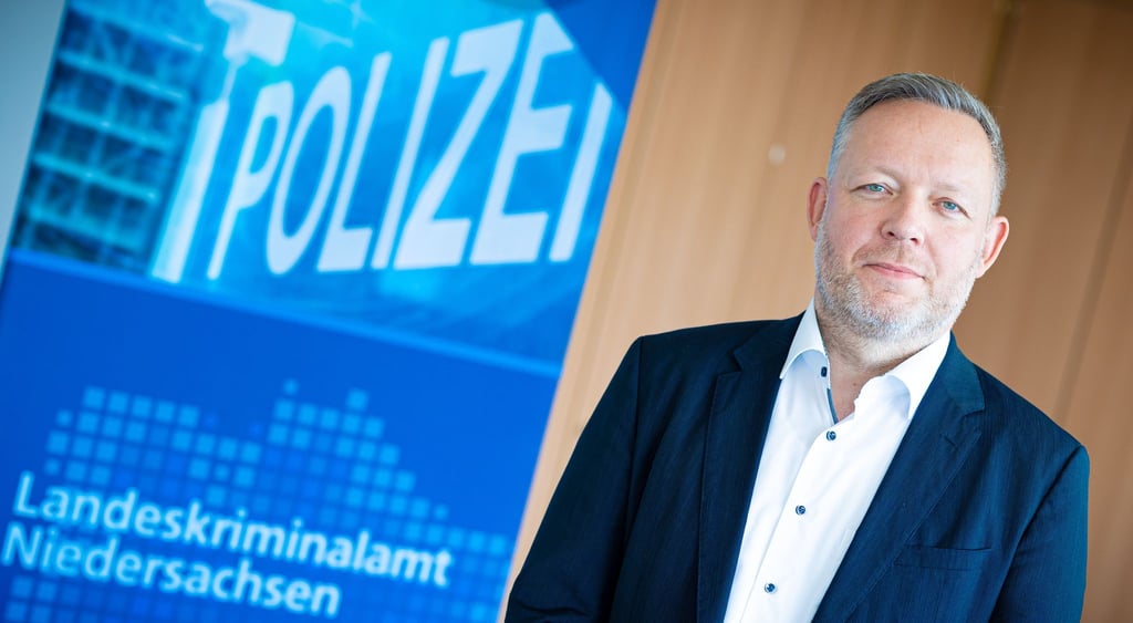 Niedersachsens LKA-Chef Thorsten Massinger will junge Menschen besser vor Gefahren im Netz schützen. (Archivbild)