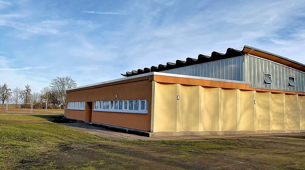 Die  Halle an der Halleschen Straße ist klein und sanierungsbedürftig. 