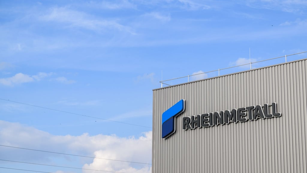 Ganz da oben könnten sie sein: Weltraum-Satelliten, auf die Rheinmetall Zugriff hat und deren Aufnahmen die Firma verkauft. (Archivbild)