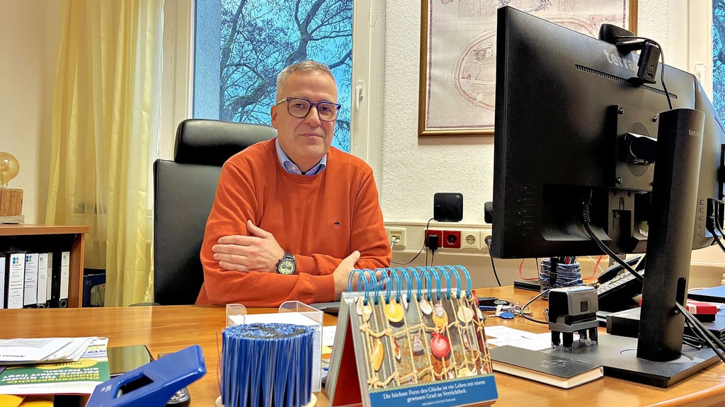 Andreas Schulz sitzt jetzt im ehemaligen Verwaltungsbüro. Der neue Vorstand der Borghardtstiftung Stendal ist ein Freund der offenen Tür: „Das soll  signalisieren: Hier kannst du jederzeit reinkommen.“