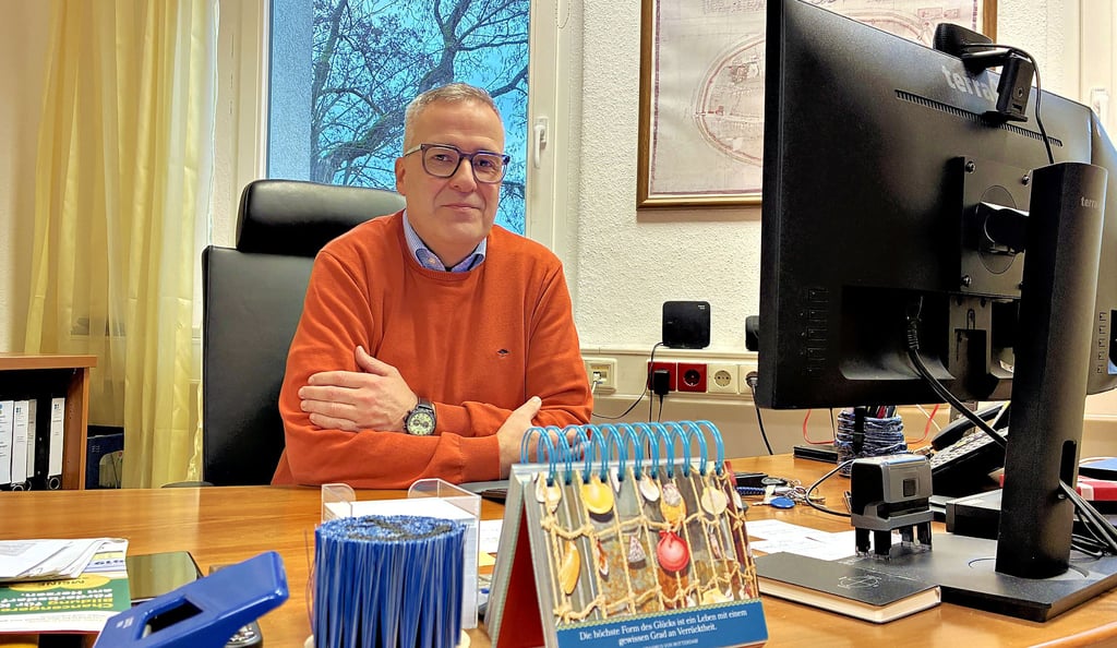 Andreas Schulz sitzt jetzt im ehemaligen Verwaltungsbüro. Der neue Vorstand der Borghardtstiftung Stendal ist ein Freund der offenen Tür: „Das soll  signalisieren: Hier kannst du jederzeit reinkommen.“