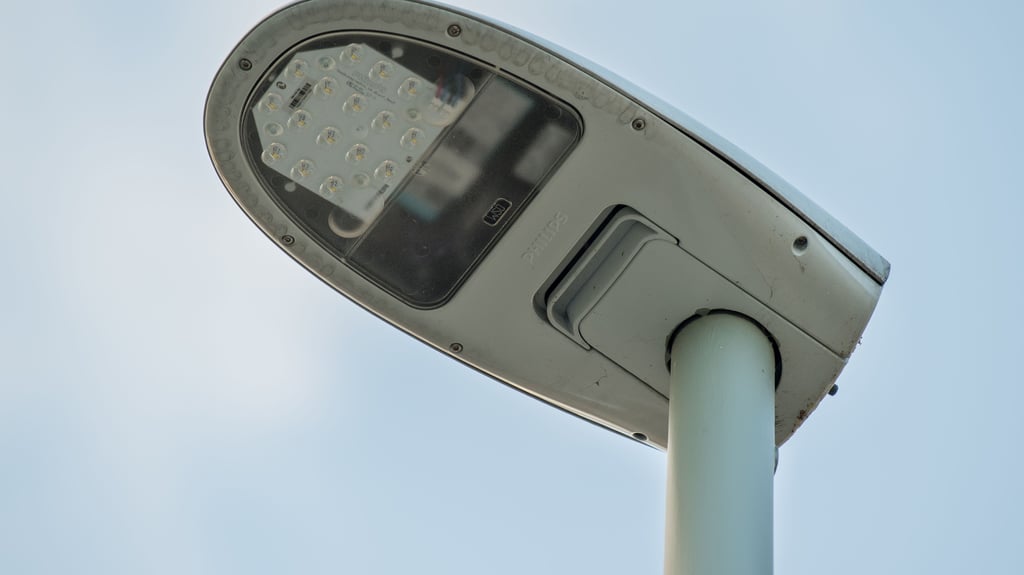 Eine moderne  LED-Straßenlampe.