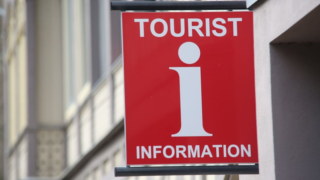 Fast die Hälfte der Unternehmen im Gastgewerbe hat laut IHK Umsatzrückgänge hinnehmen müssen. (Symbolbild)