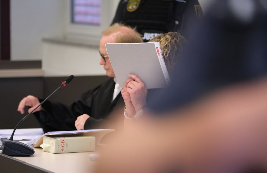 Vor dem Landgericht in Dessau-Roßlau ist eine Zwillingsmutter nach dem Tod ihrer Kinder verurteilt worden. (Archivbild)