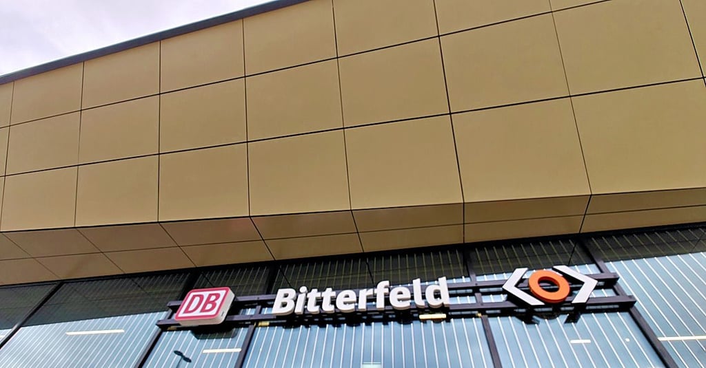 Die Bernsteinfassade wird erneut abmontiert. Ein Kritikpunkt sind die unterschiedlichen Abstände.