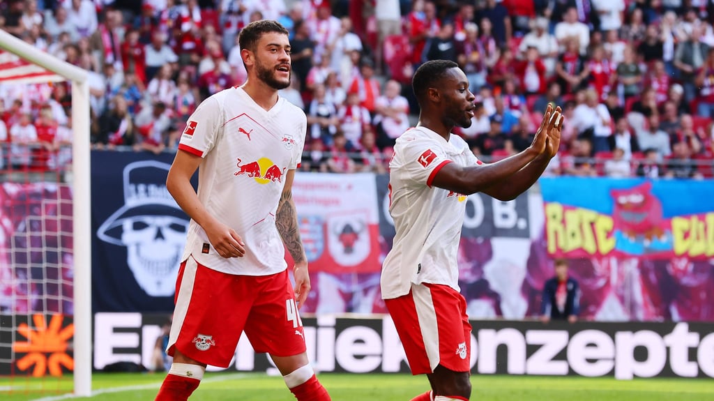 Romulo (l.) und Ridle Baku kehren bei RB Leipzig zurück.