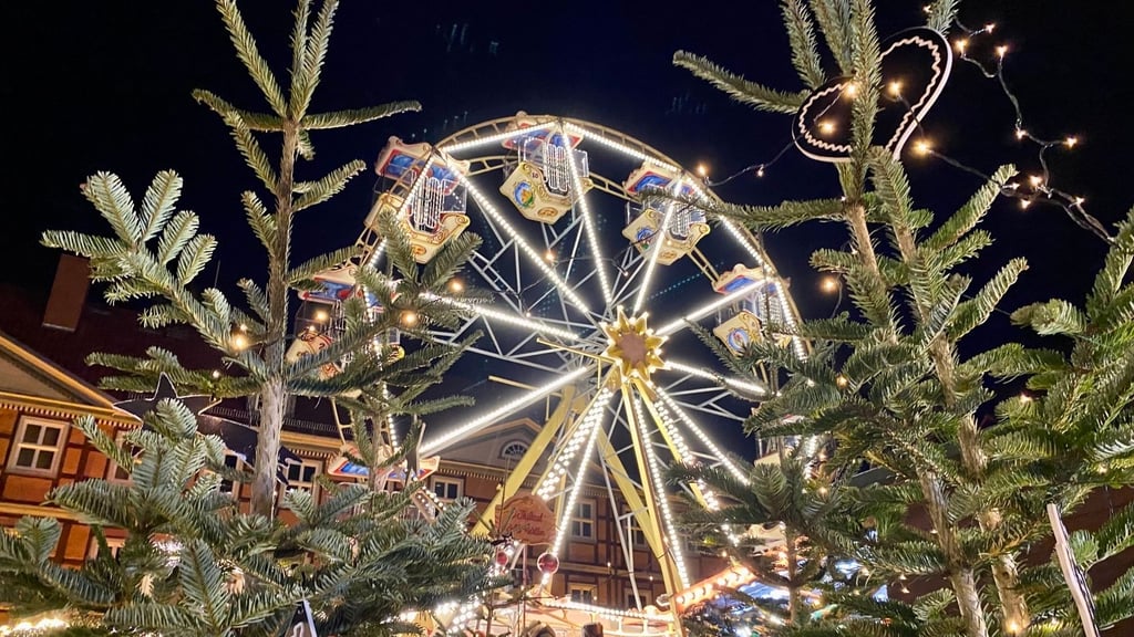 Noch schmücken Dutzende Tannenbäume die Wernigeröder Innenstadt. Doch nach dem Ende des Weihnachtsmarktes im Harz bekommen die Bäume eine zweite Chance.&nbsp;