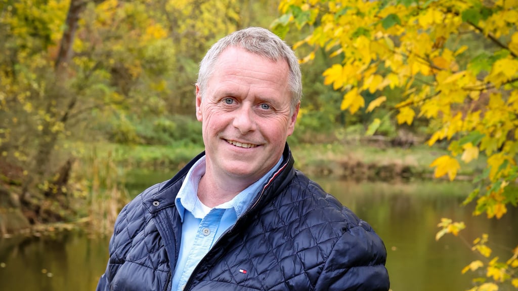 Ricardo Dunker stellt sich als Kandidat für die Wahl zum neuen Bürgermeister in der Gemeinde Huy.