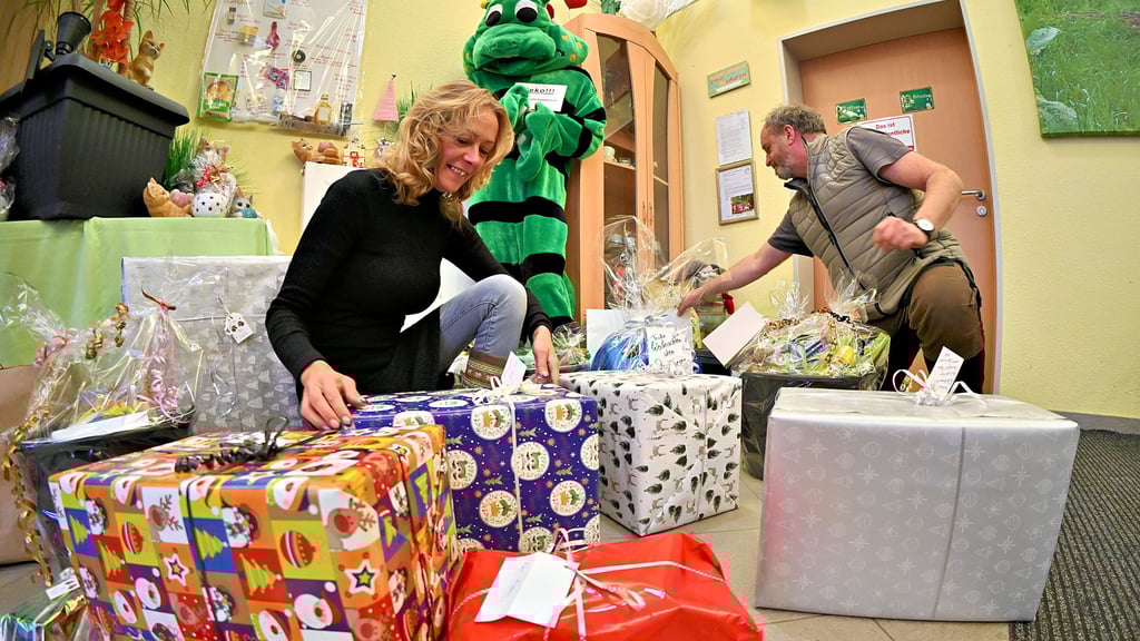 Sandy Kaulfuß und Holger Zufelde freuen sich über die große Spendenbereitschaft. 
