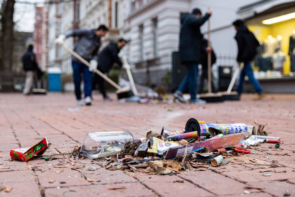 Seit etwa 30 Jahren räumen junge Muslime jeweils am Neujahrsmorgen Unrat von den Straßen. (Archivbild)