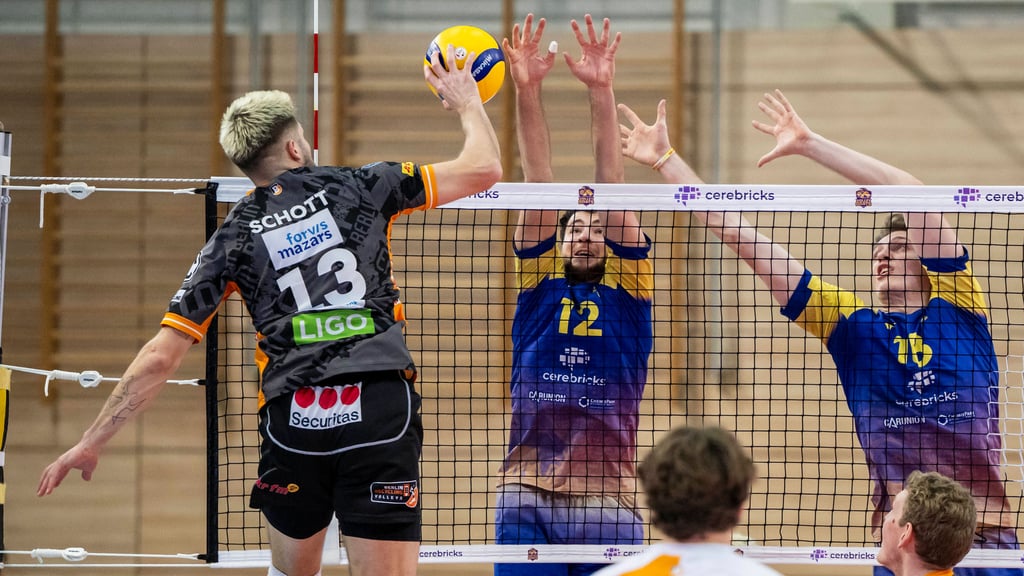 Dax Tompkins (r.) spielt seit Sommer für die cerebricks Volley Goats, ist Vizekapitän beim Bundesligisten.  