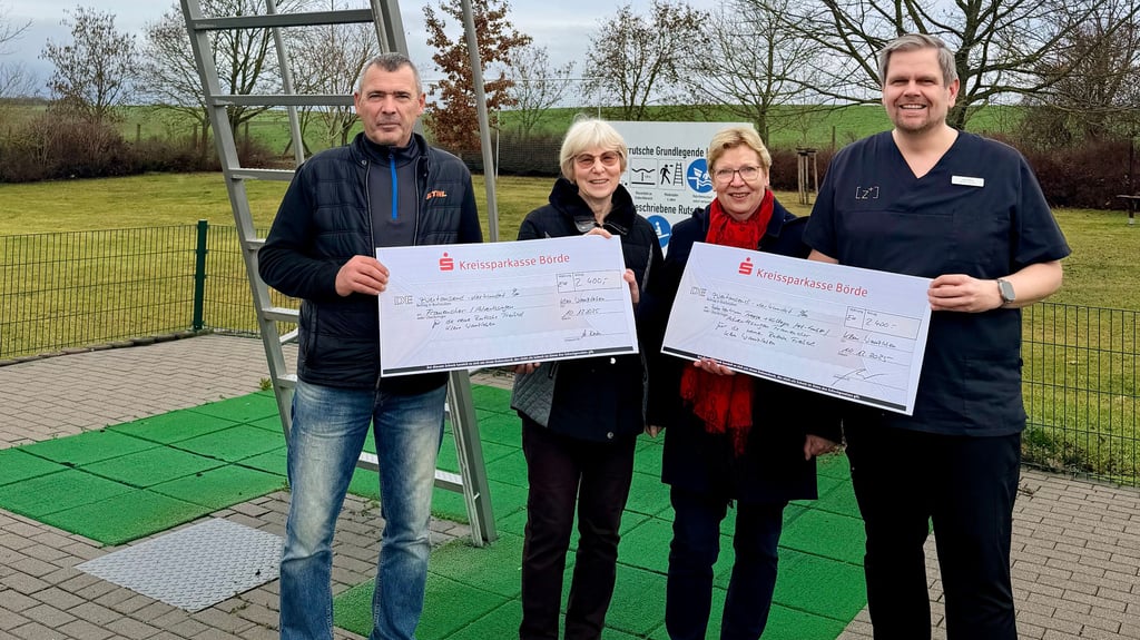 Pünktlich zum Adventssingen wurden Spendengelder für die Renovierung der Wasserrutsche im Klein Wanzleber Schwimmbad übergeben. 