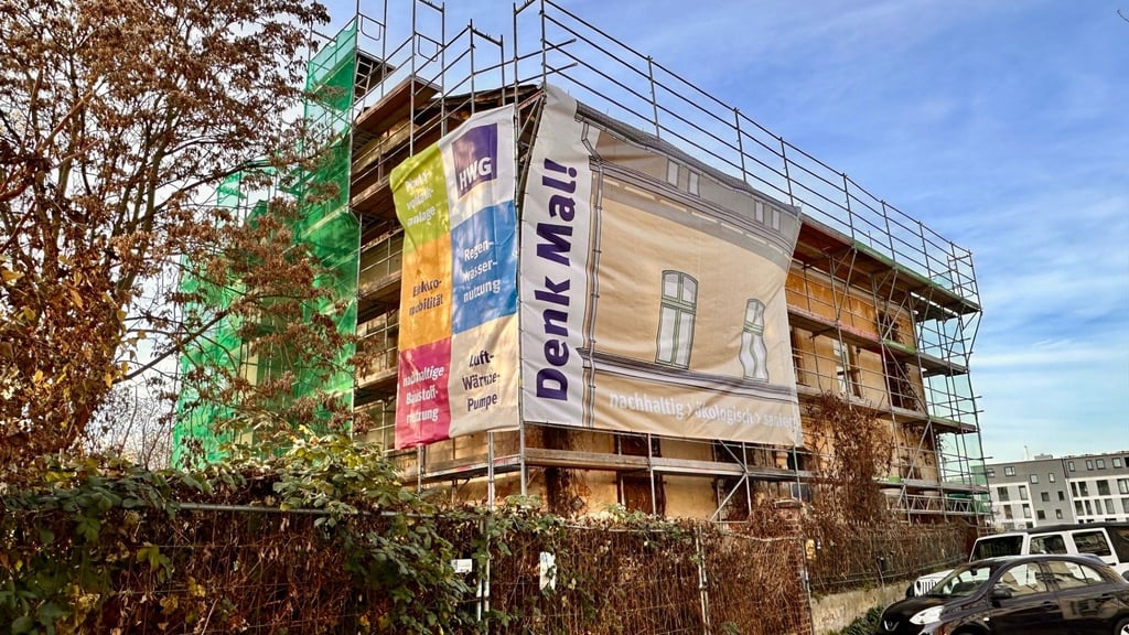 Die HWG hat schon Werbung für das Bauvorhaben an der Hasi-Fassade aufgehängt.