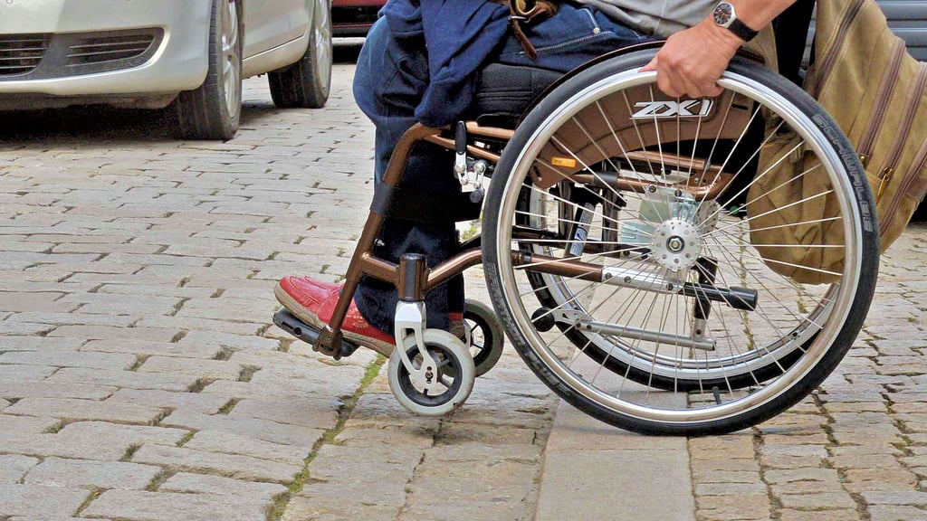 Auch wenn sich in den letzten Jahren in Aschersleben viel in Sachen Barrierefreiheit bewegt hat, gibt es immer noch Stolperfallen.