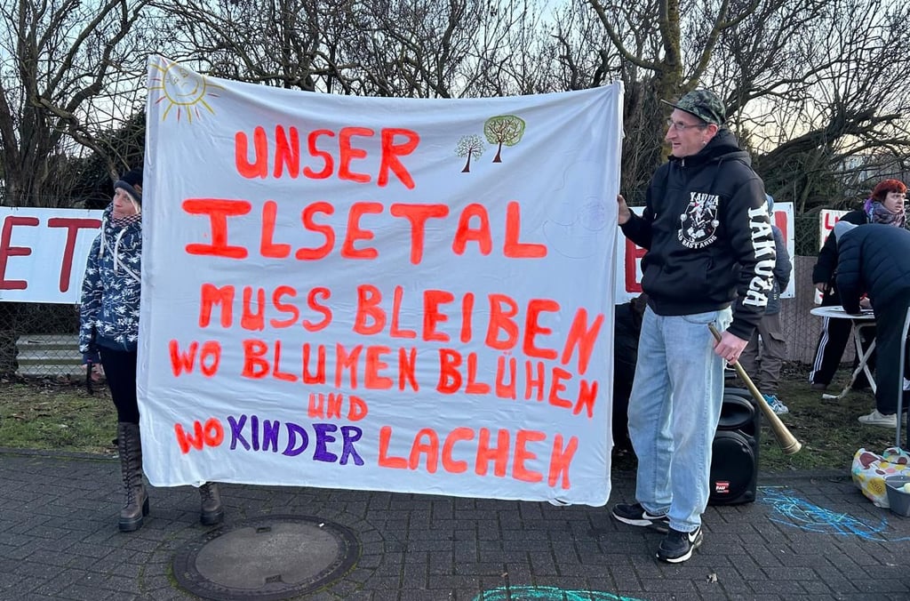 Aktionstag und Demonstration für den Erhalt der Kleingartenanlage "Ilsetal" in Magdeburg-Sudenburg. Die Sparte solle möglicherweise dem Neubau einer Rettungswache weichen. 