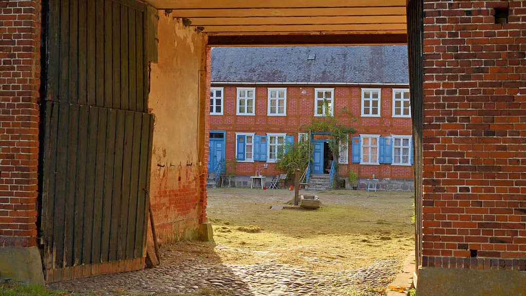 Den Vierseithof in Neulingen kennt jetzt auch Hollywood. 