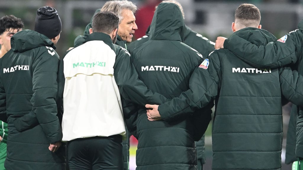 Werder-Trainer Horst Steffen spricht nach der Niederlage gegen Stuttgart. (Archiv)