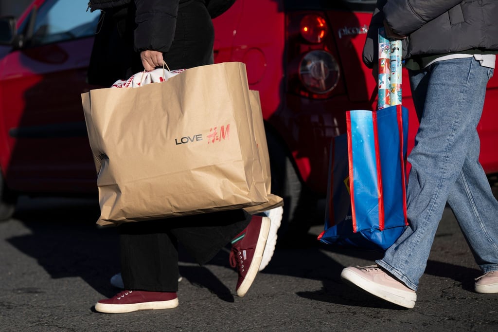 Der Einzelhandel setzt vor Weihnachten auf die letzten Einkaufstage und hofft nach einem bislang verhaltenen Geschäft auf einen Endspurt (Archivbild)
