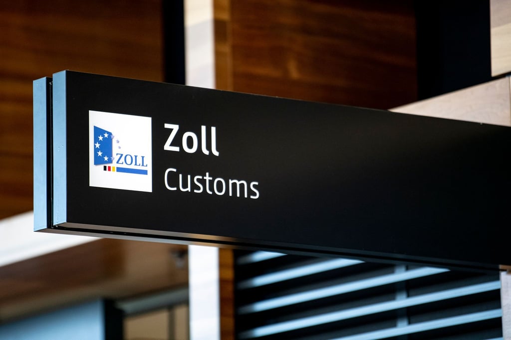 Die Frau wurde am BER vom Zoll erwischt. (Symbolbild)