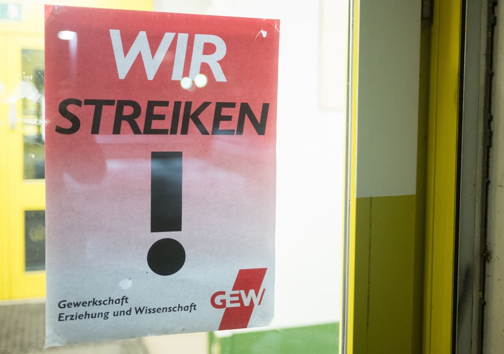 Mit einem Warnstreik in Berlin wollen mehrere Gewerkschaften Druck machen in den Tarifverhandlungen für den öffentlichen Dienst der Länder. (Archivbild)
