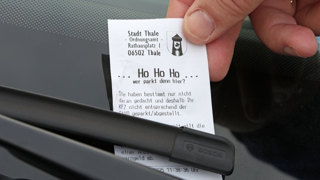 In der Weihnachtszeit verzichten viele Kommunen auf sogenannte Knöllchen.