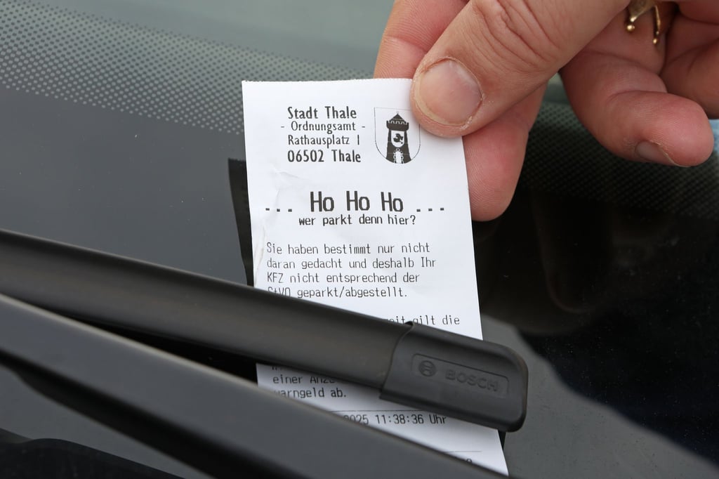 In der Weihnachtszeit verzichten viele Kommunen auf sogenannte Knöllchen.