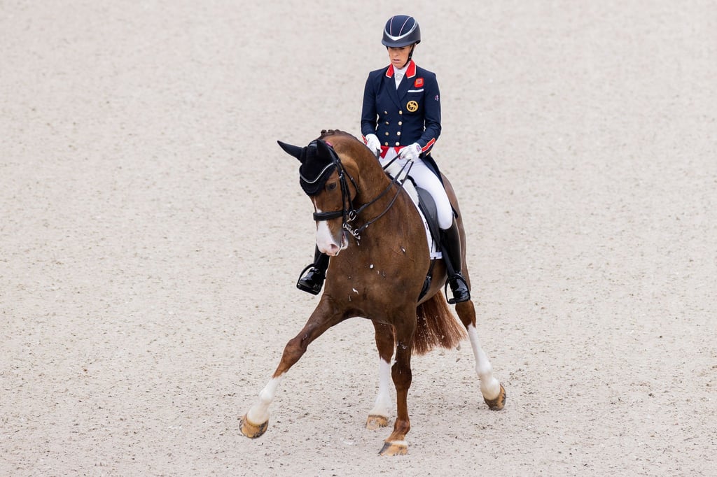 Die Britin Charlotte Dujardin ritt jetzt erstmals seit ihrer einjährigen Sperre bei einem Weltcup-Turnier. (Archivbild)