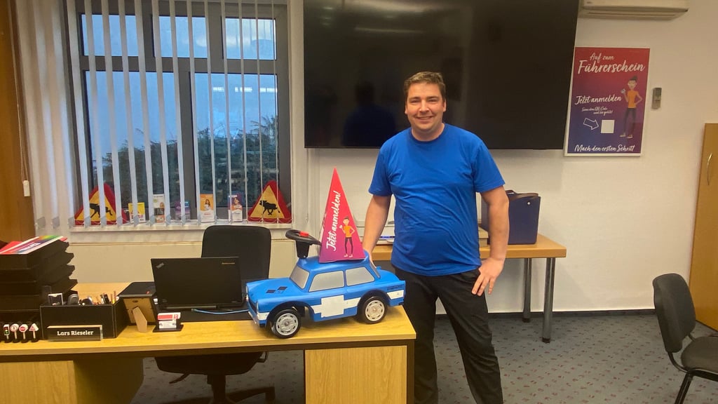 In Güsen eröffnet Lars Rieseler jetzt seine Fahrschule im alten Gebäude der Sparkasse.
