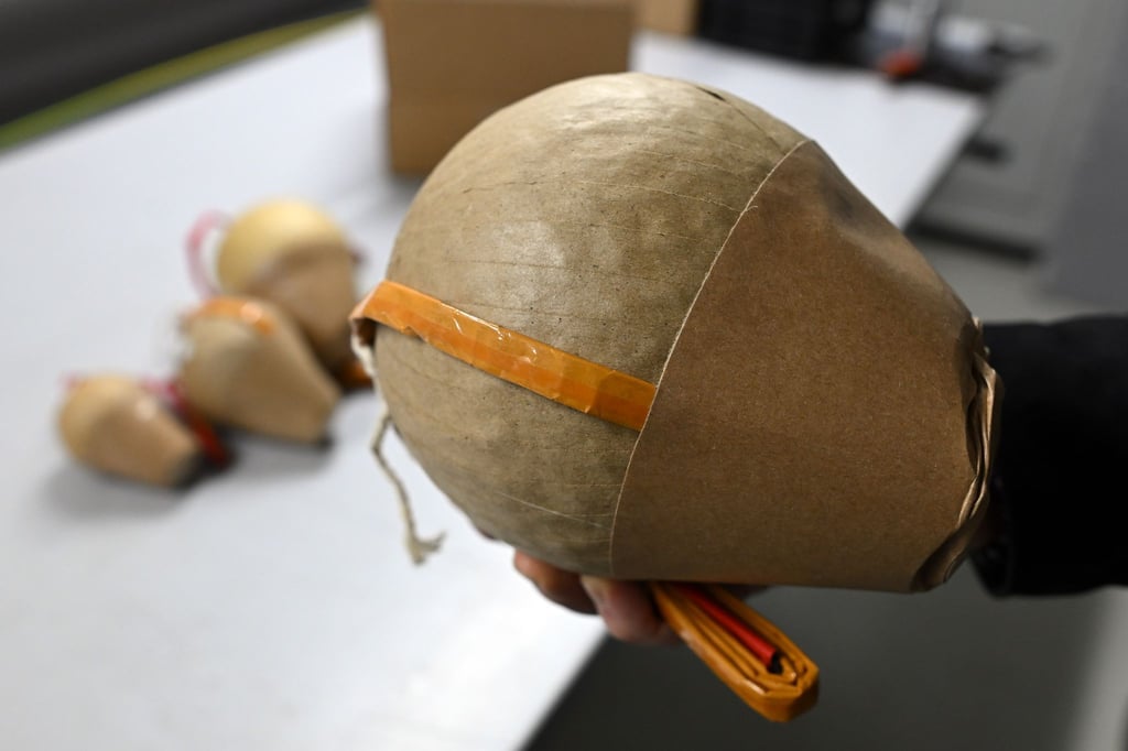 Durch den unsachgemäßen Gebrauch von Profi-Feuerwerk, wie etwa Kugelbomben, kommt es an Silvester immer wieder zu schweren Unfällen. (Archivbild)