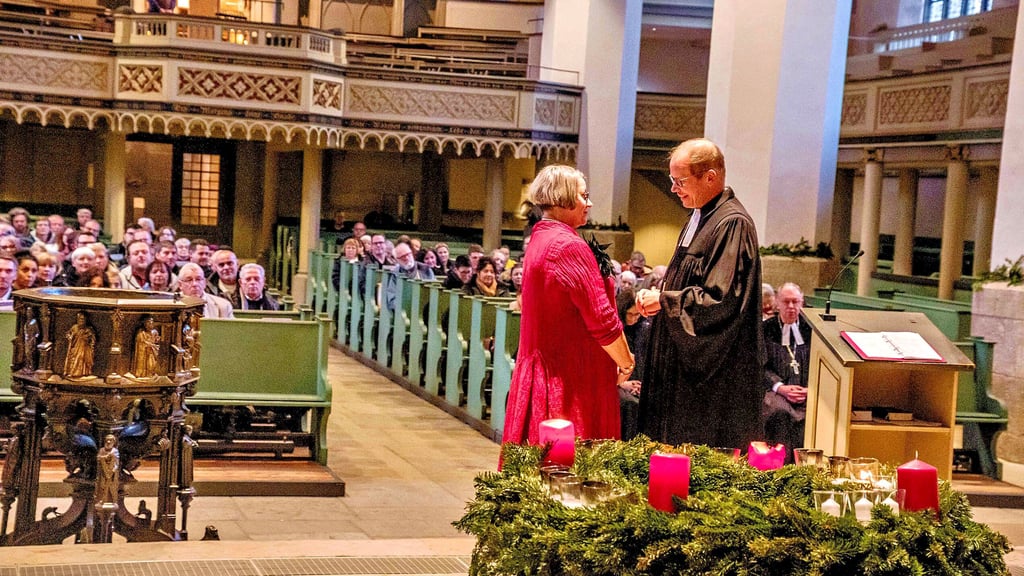 Stadtkirche Wittenberg am 17. Dezember: Barbara  Qadduri, langjährige Geschäftsführerin vom Diakonischen Werk im Kirchenkreis Wittenberg, wird in den Ruhestand verabschiedet. 