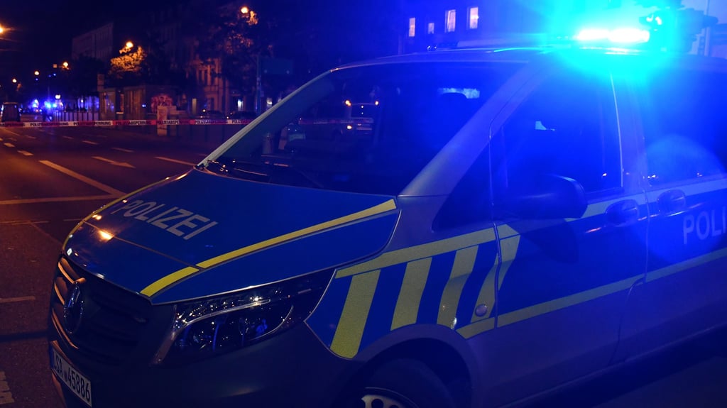 Die Polizei war mit einem Großaufgebot in der Friedensallee in Mansfeld im Einsatz.