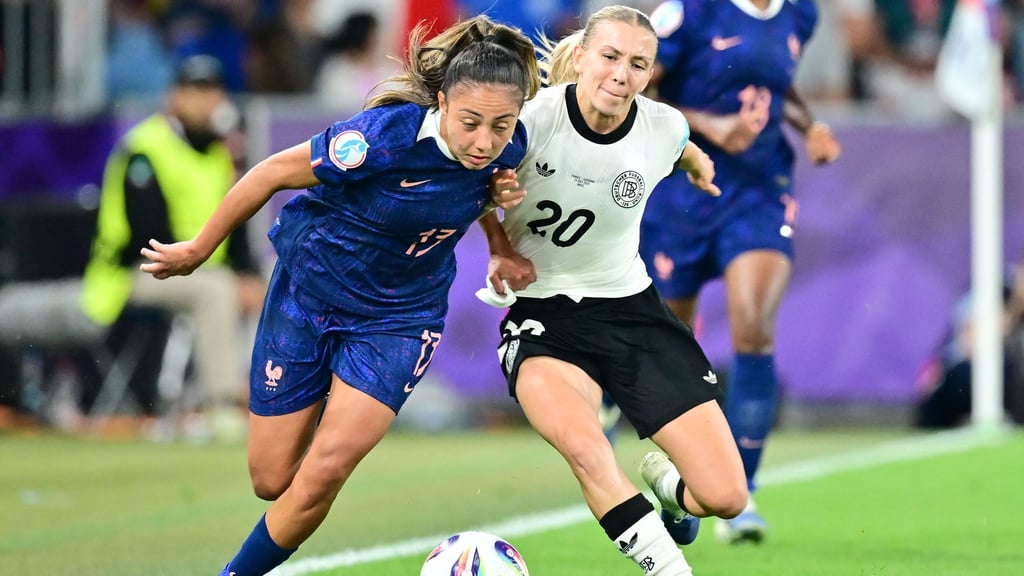 Deutschlands Elisa Senß im EM-Viertelfinale gegen Frankreich: Auch ihr Club Eintracht Frankfurt bekommt eine Zahlung von der UEFA. (Archivbild)