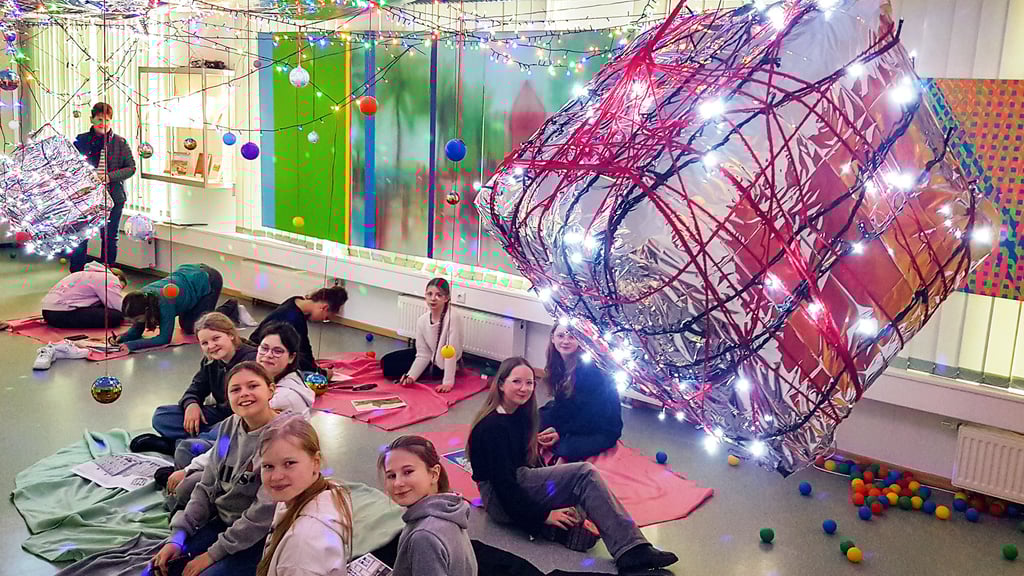 Glitzer im Kunstunterricht: Die Klasse 6a des Markgraf-Albrecht-Gymnasiums  Osterburg (Altmark)  freut sich jedes Mal, wenn es wieder ins Kreismuseum geht.