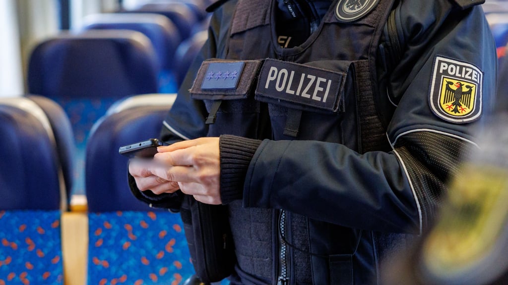 Die Bundespolizei kontrollierte den Mann in der S-Bahn zwischen Wolfen und Dessau. 