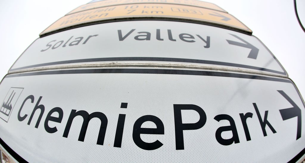 Im Chemiepark Bitterfeld-Wolfen sollen Lithiumsalze in Batteriequalität produziert werden. (Symbolbild)