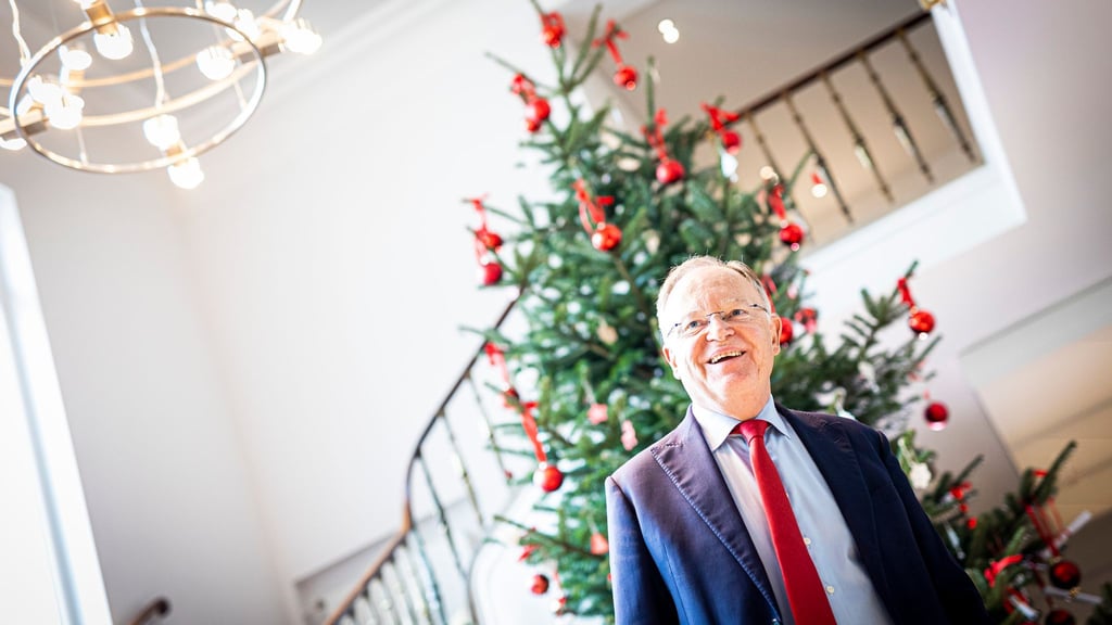 Vor drei Jahren verbrachte Weil die Vorweihnachtszeit noch in der niedersächsischen Staatskanzlei. (Archivbild)