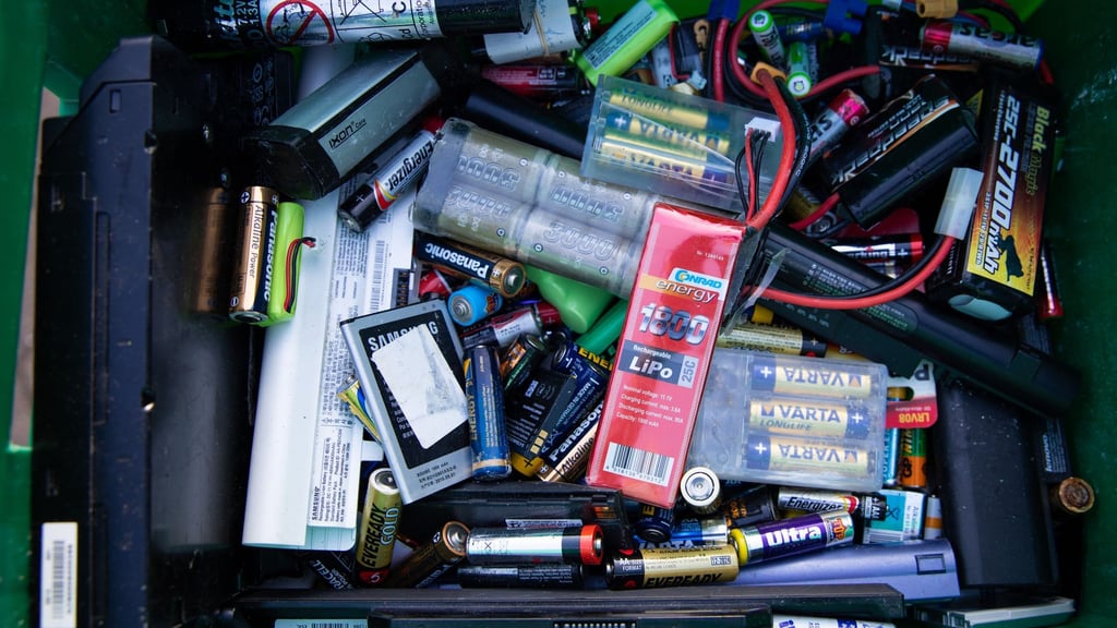 Alte Batterien müssen fachgerecht entsorgt werden.