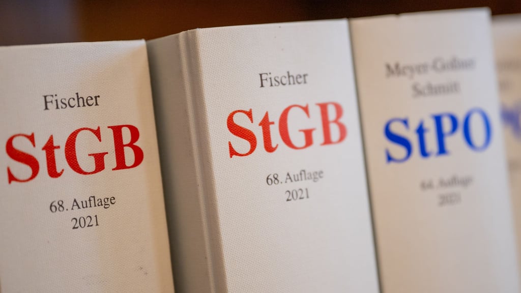 Strafmündig ab 14 – noch zeitgemäß? Nach schweren Gewalttaten von Kindern diskutierte der Brandenburger Landtag darüber. (Symbolbild)