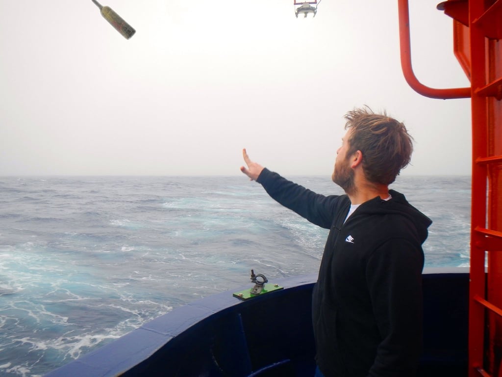 Geowissenschaftler Klages ist immer noch erstaunt und froh, dass die Flaschenpost die lange Reise überstand und gefunden wurde.