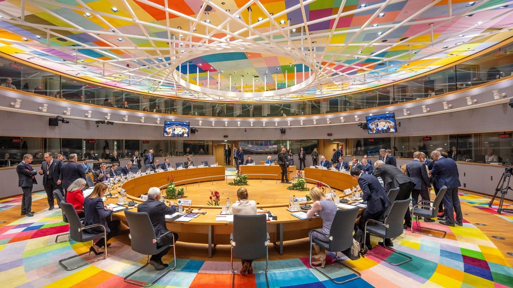 Am Ende steht ein Kompromiss: Bis tief in die Nacht wurde beim EU-Gipfel über die Finanzierung der Ukraine verhandelt.