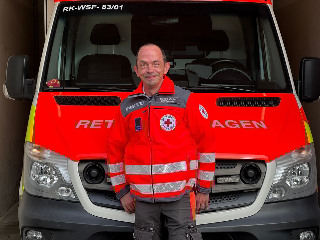 „Ich weiß, wie sich das anfühlt“ – der 49-jährige Steffen Vogler aus Weißenfels hilft anderen, die von Einsamkeit betroffen sind.