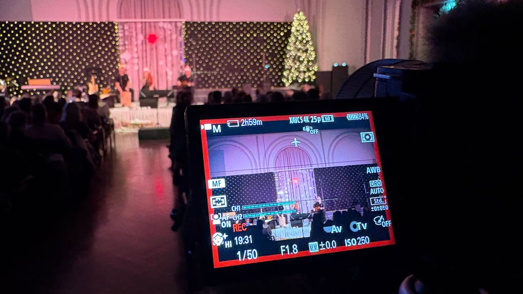 Das Konzert in der Aula vom Roland-Gymnasium Burg wird digital aufgenommen.