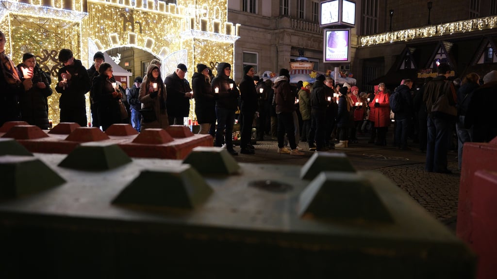 Wie kurz nach dem Anschlag 2024 soll auch zum Jahrestag eine Lichterkette gebildet werden. 